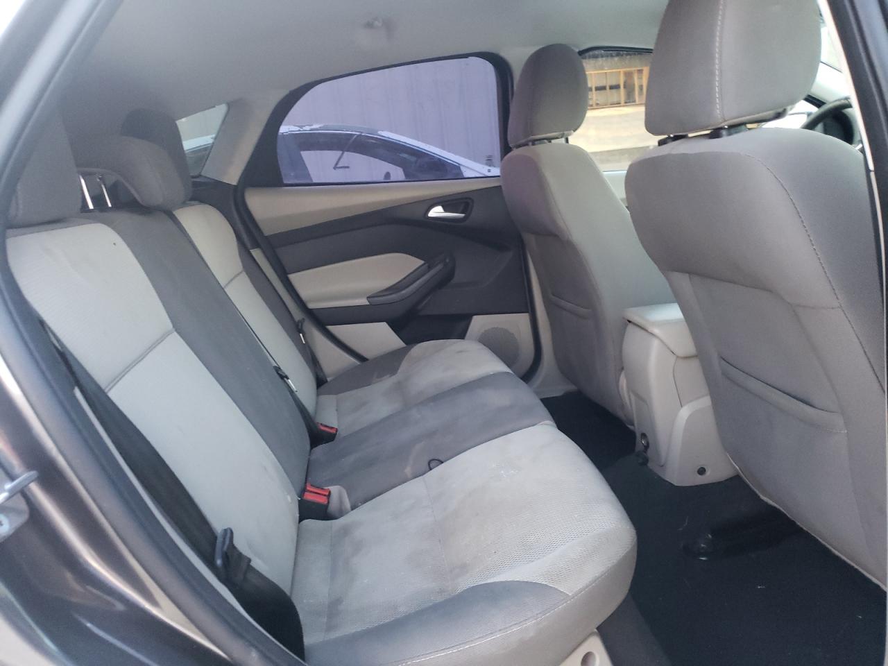Photo 6 from auction – 2014 FORD FOCUS SE with VIN 1FADP3K24EL382350