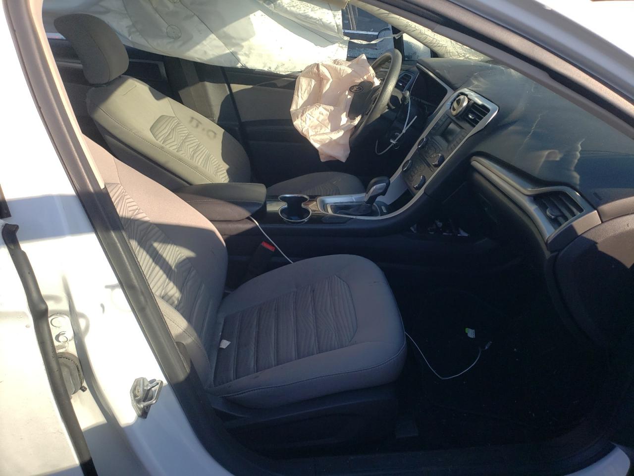 Photo 5 from auction – 2016 FORD FUSION S with VIN 1FA6P0G75G5136068