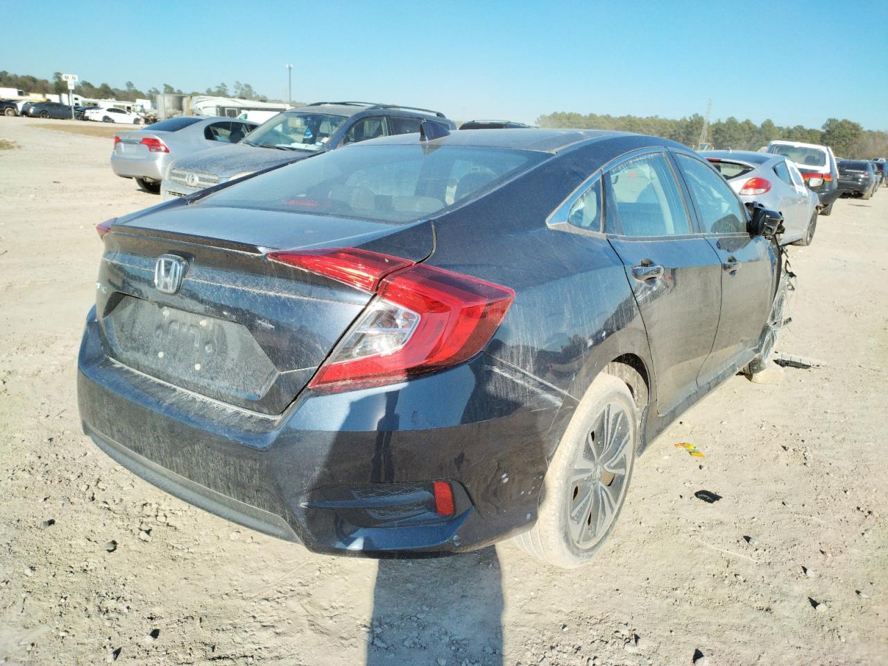 Photo 4 from auction – 2017 HONDA CIVIC EXL with VIN 19XFC1F75HE011932