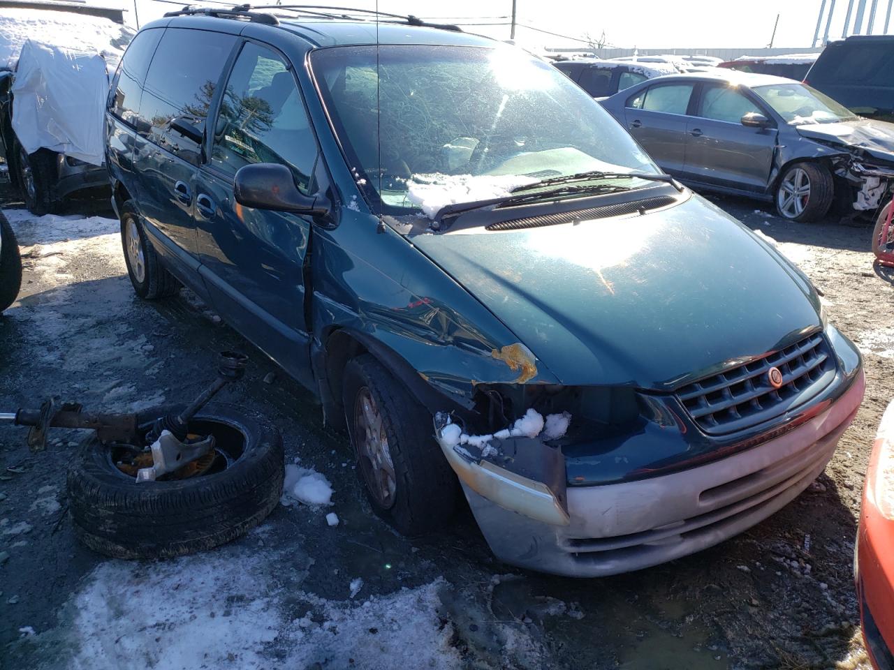CHRYSLER VOYAGER SE 2000 with VIN 2C4GJ45R8YR766277 - Photo from auction