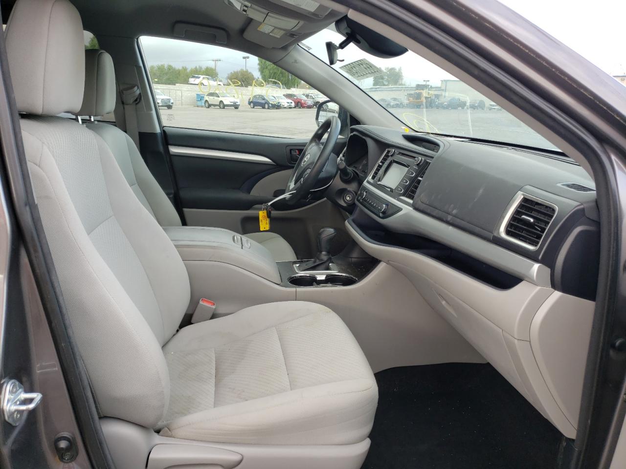 Photo 5 from auction – 2017 TOYOTA HIGHLANDER with VIN 5TDZARFH0HS029397