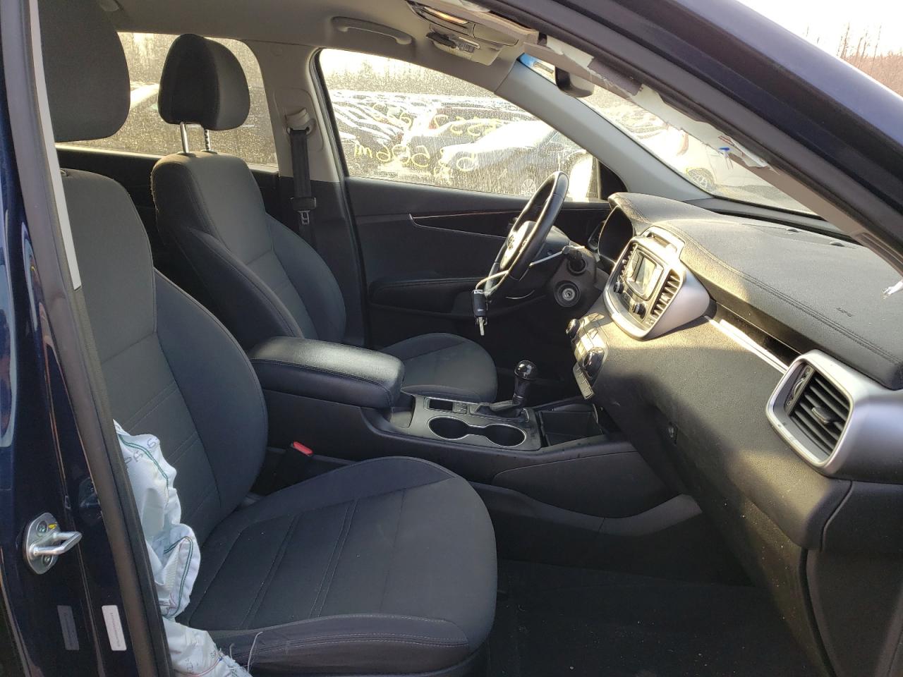 Photo 5 from auction – 2016 KIA SORENTO LX with VIN 5XYPG4A33GG047828