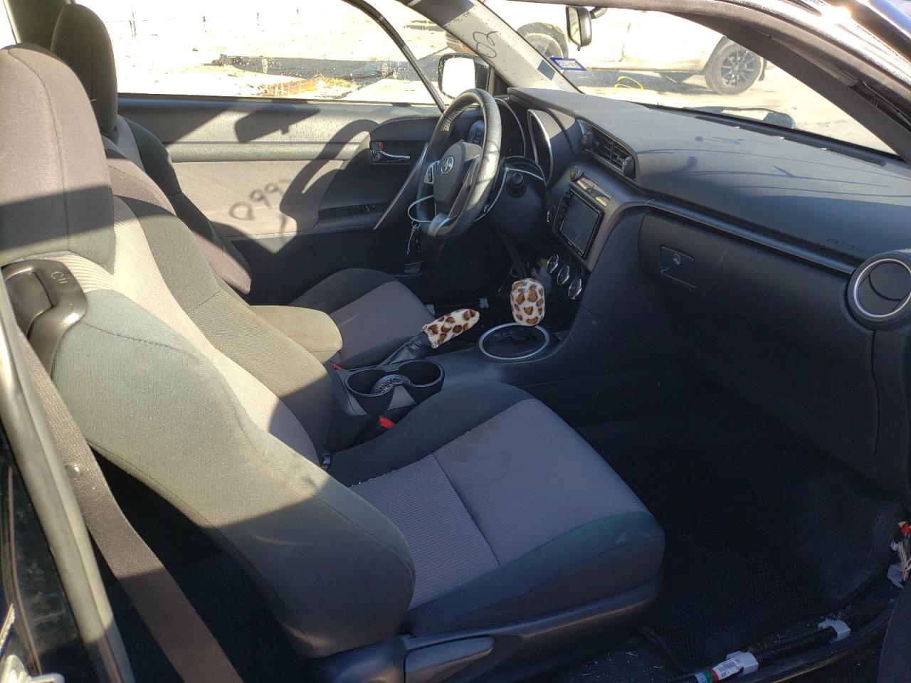 Photo 5 from auction – 2016 TOYOTA SCION TC with VIN JTKJF5C79GJ014002