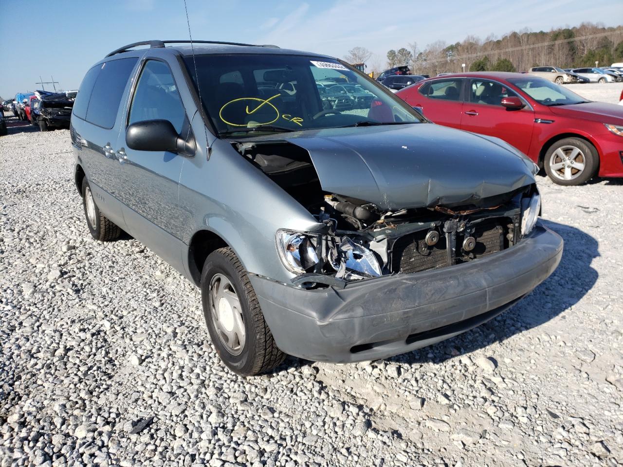 TOYOTA SIENNA LE 2000 with VIN 4T3ZF13C9YU289713 - Photo from auction