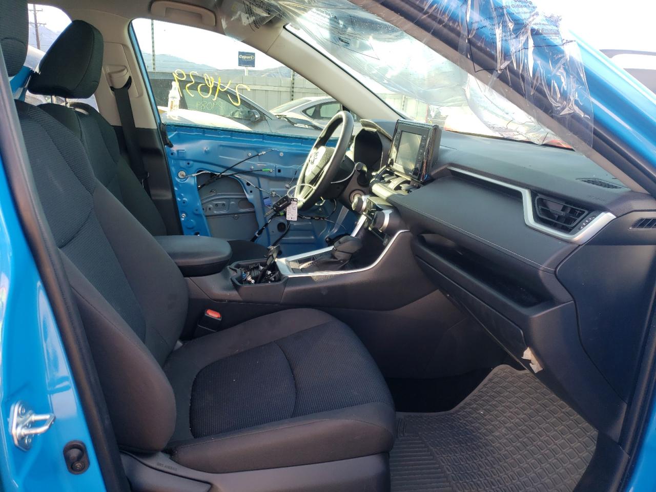 Photo 5 from auction – 2021 TOYOTA RAV4 LE with VIN JTMF1RFV9MD076149