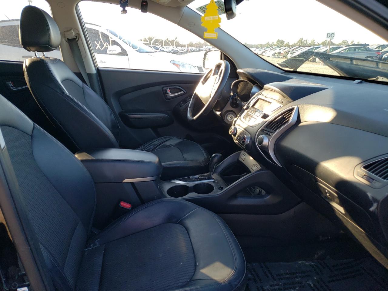 Photo 5 from auction – 2011 HYUNDAI TUCSON GLS with VIN KM8JUCAC2BU247868
