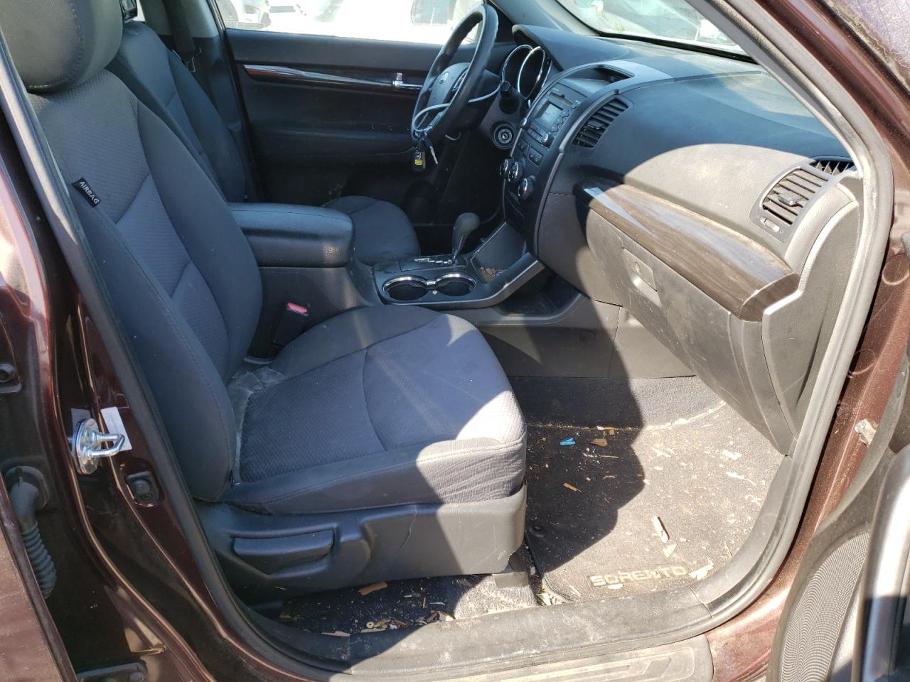 Photo 5 from auction – 2013 KIA SORENTO LX with VIN 5XYKT3A16DG329973