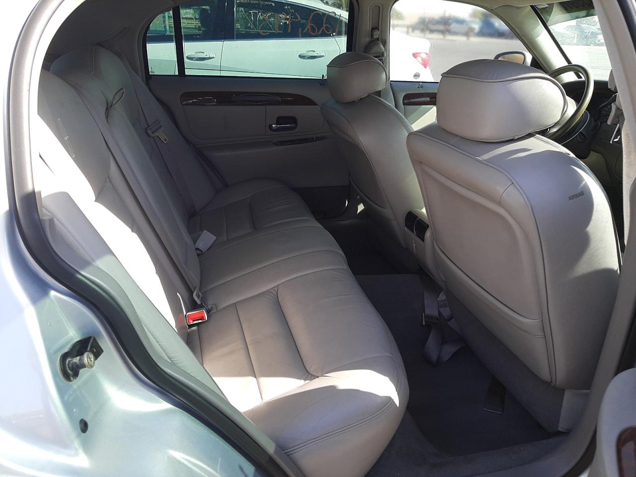 Photo 6 from auction – 2002 LINCOLN TOWN CAR E with VIN 1LNHM81W32Y671560