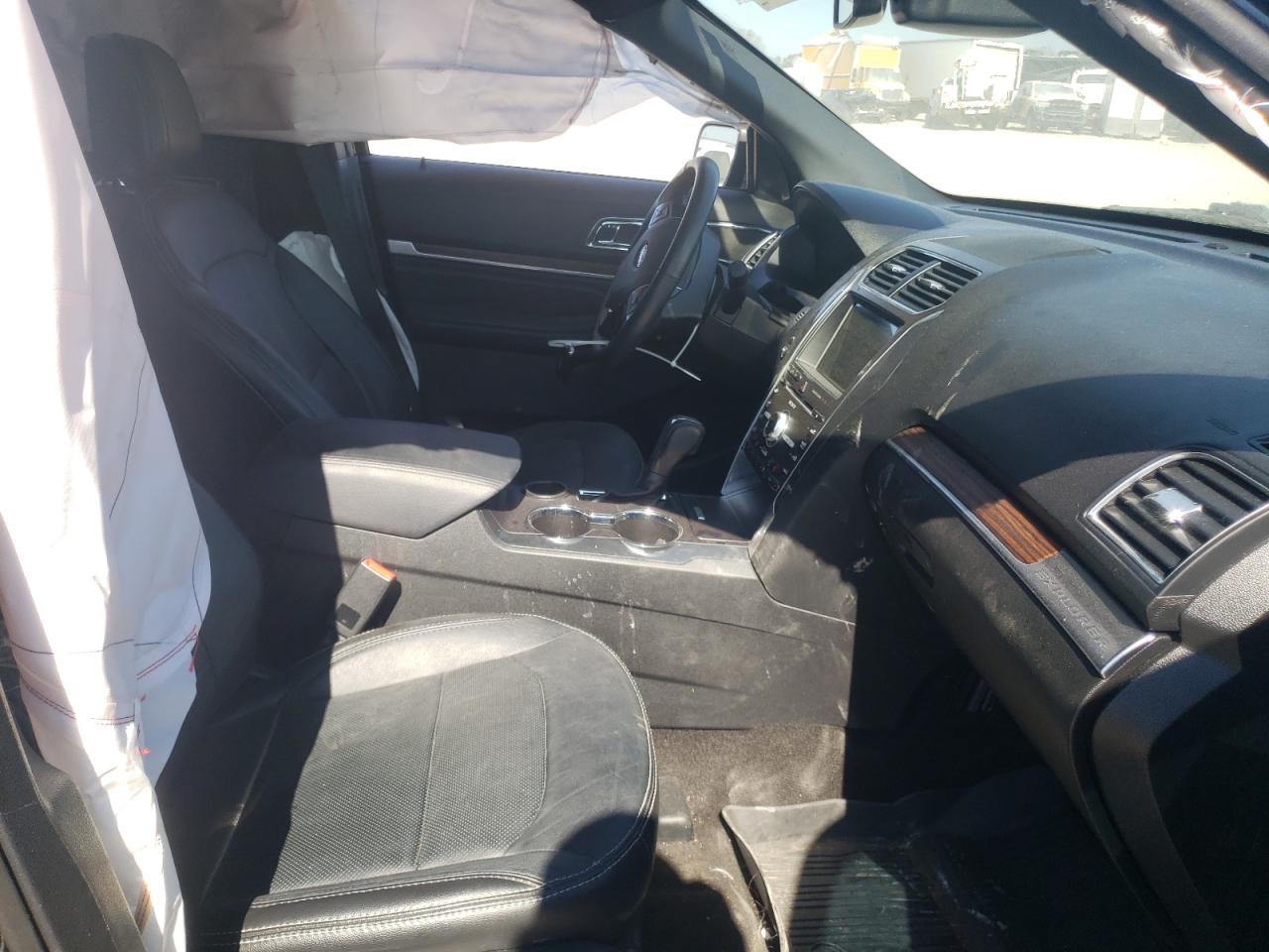 Photo 5 from auction – 2018 FORD EXPLORER L with VIN 1FM5K7F81JGB39290