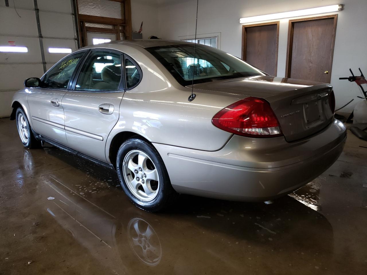 Photo 3 from auction – 2007 FORD TAURUS SE with VIN 1FAFP53U77A123550