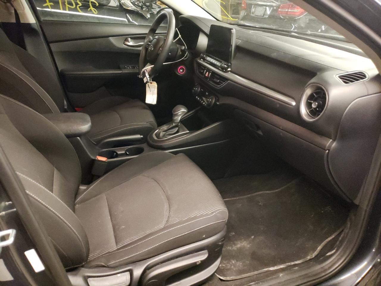 Photo 5 from auction – 2019 KIA FORTE FE with VIN 3KPF24AD5KE077650