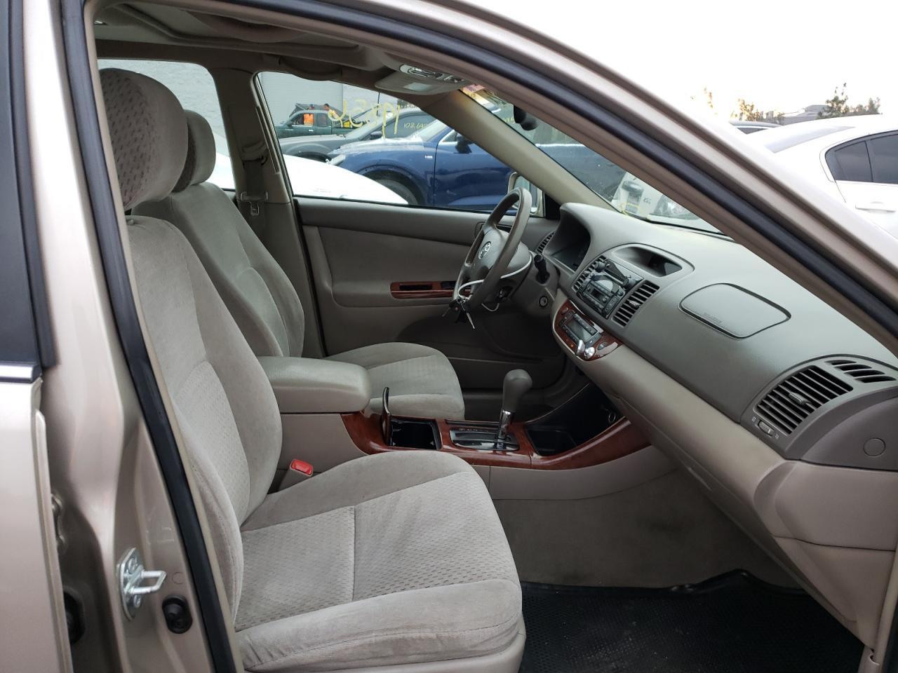 Photo 5 from auction – 2004 TOYOTA CAMRY LE with VIN 4T1BE32K34U853948
