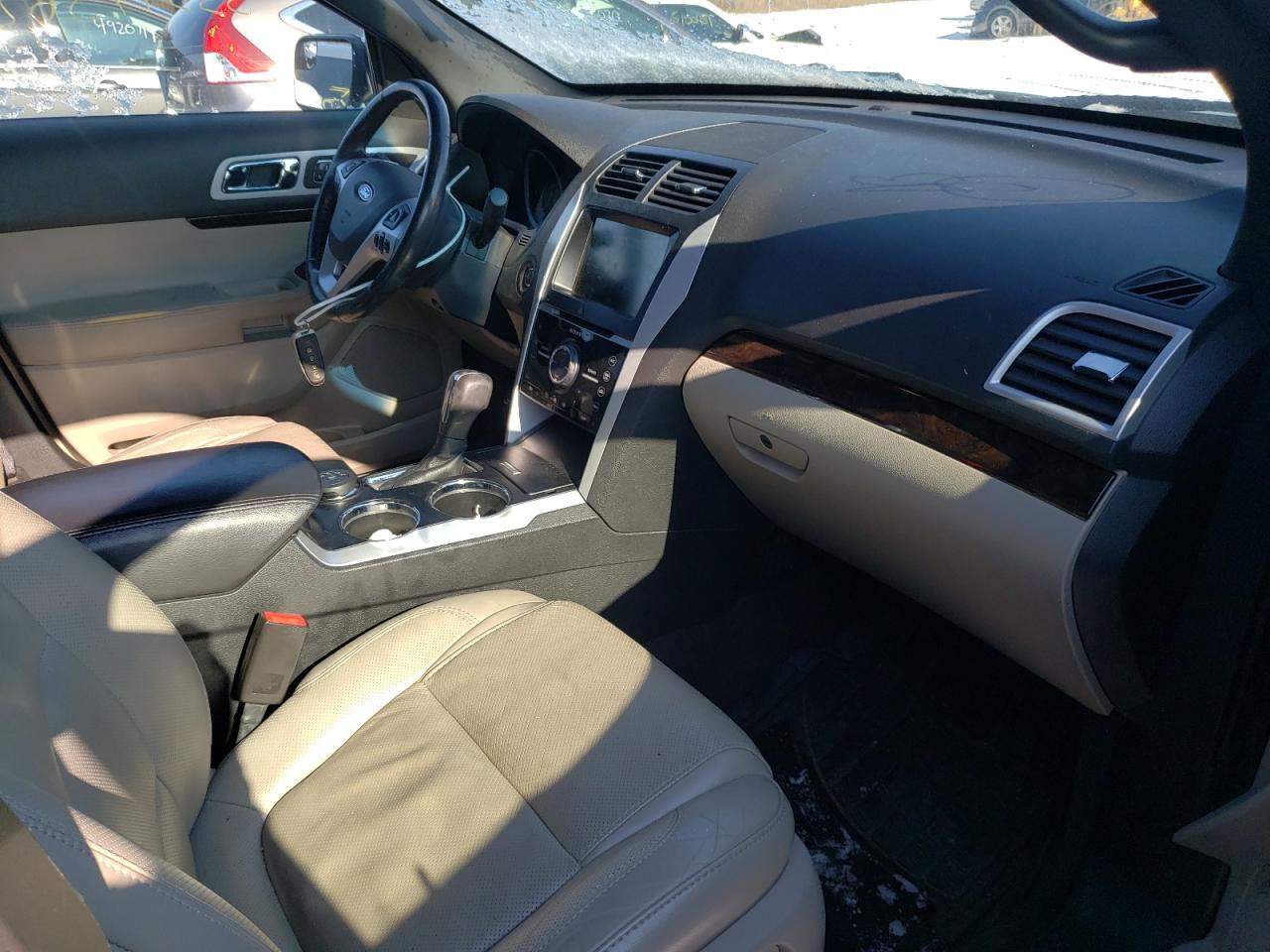Photo 5 from auction – 2014 FORD EXPLORER L with VIN 1FM5K8F87EGA31977