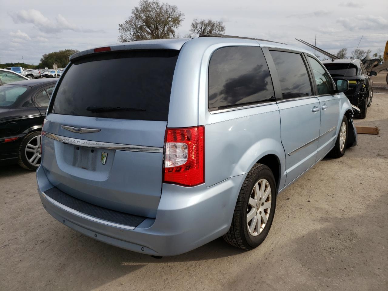 Photo 4 from auction – 2012 CHRYSLER TOWN & COU with VIN 2C4RC1CG8CR303678