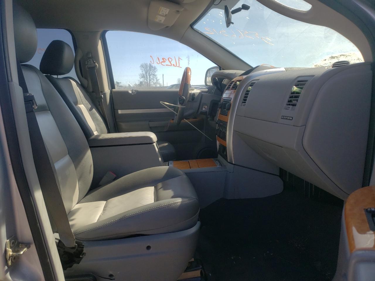 Photo 5 from auction – 2007 CHRYSLER ASPEN LIMI with VIN 1A8HW58217F504982