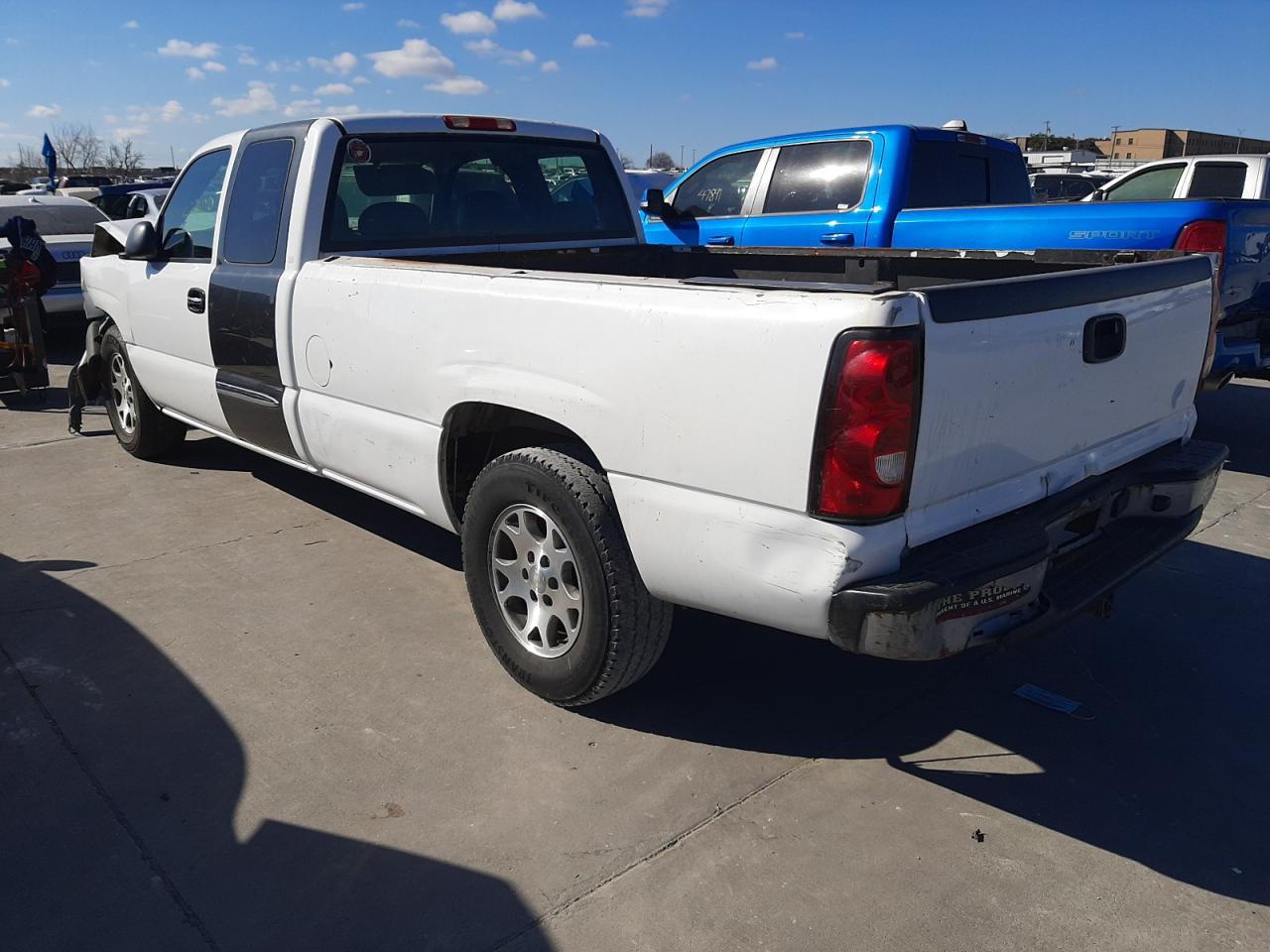 Photo 3 from auction – 2005 CHEVROLET SILVERADO with VIN 1GCEC19VX5E273393