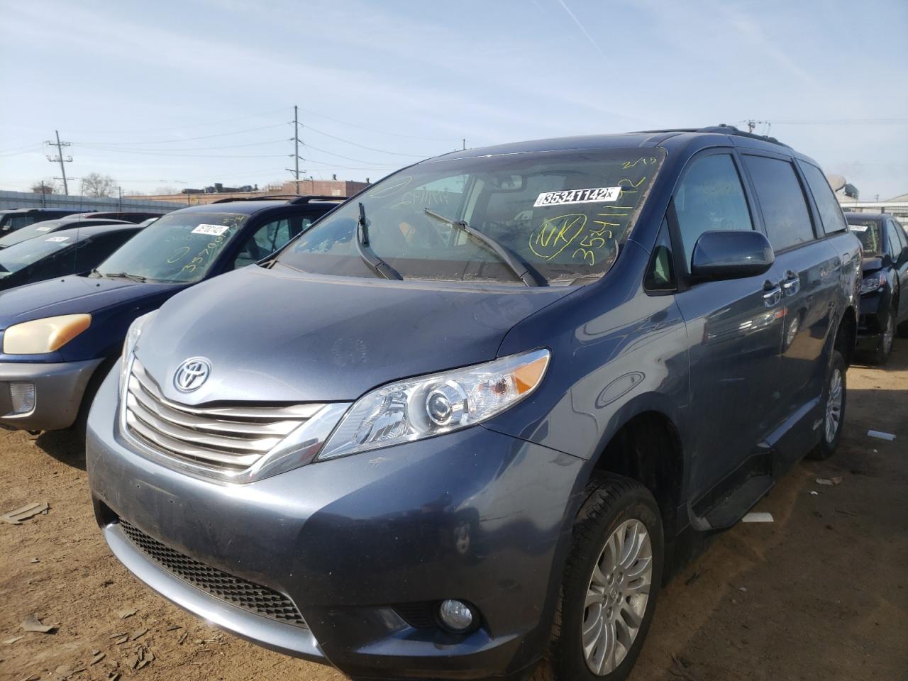 Photo 2 from auction – 2017 TOYOTA SIENNA XLE with VIN 5TDYZ3DC0HS868412