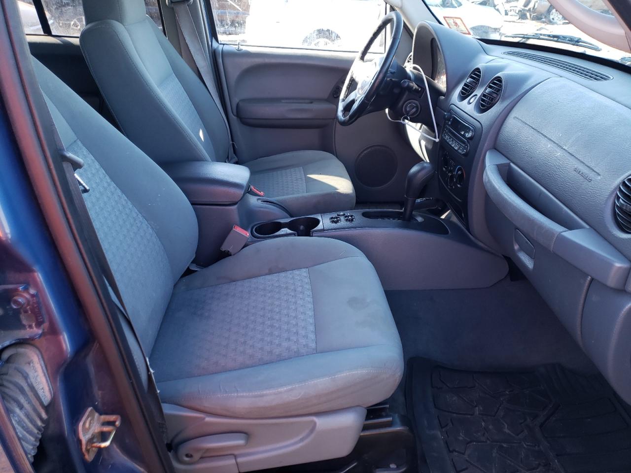 Photo 5 from auction – 2005 JEEP LIBERTY SP with VIN 1J4GL48K35W556028