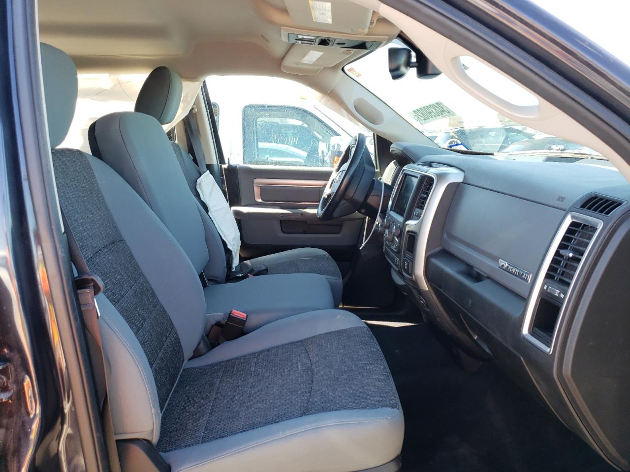 Photo 5 from auction – 2019 RAM 1500 CLASS with VIN 1C6RR7TT2KS576294