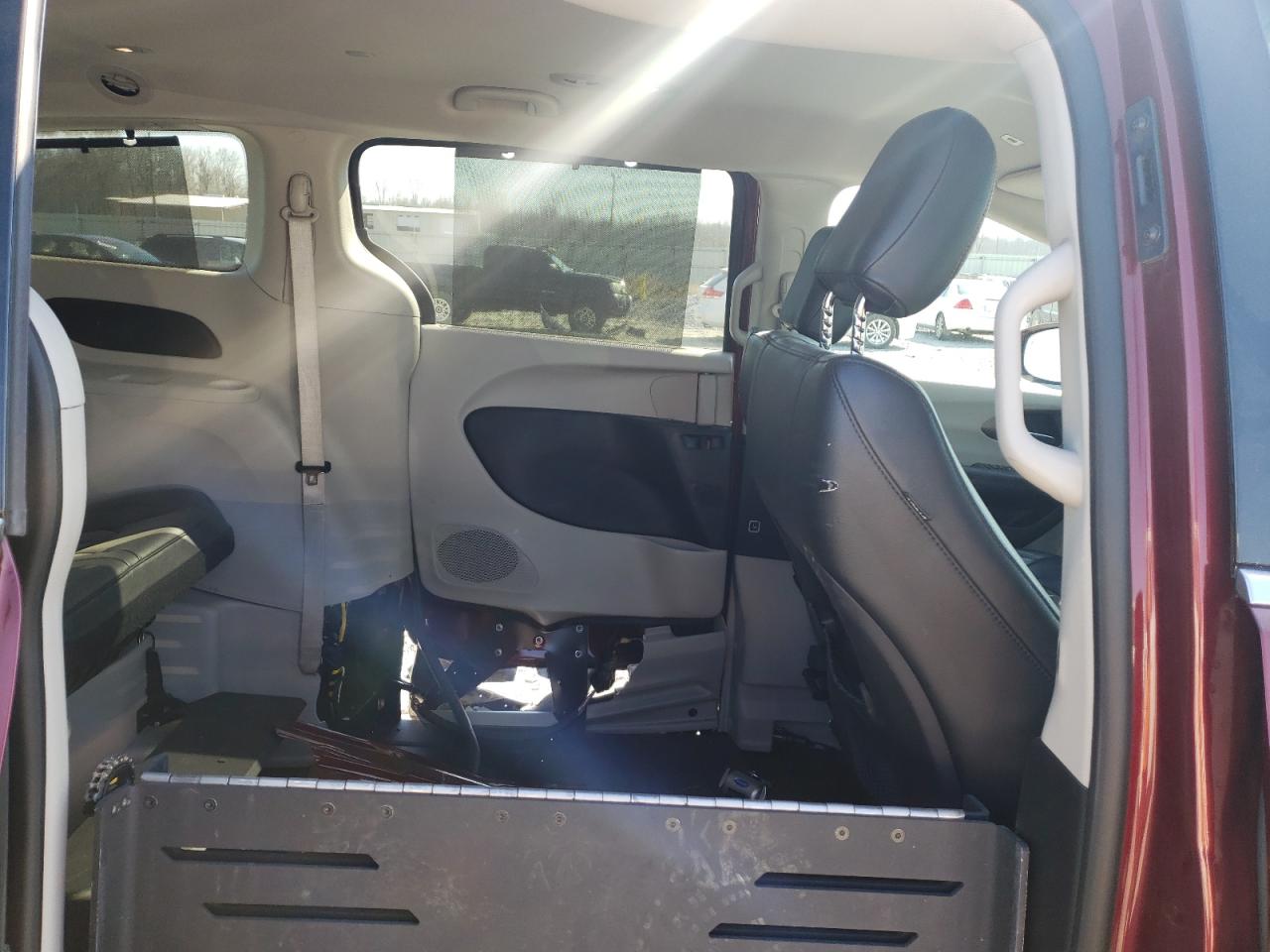 Photo 6 from auction – 2019 CHRYSLER PACIFICA T with VIN 2C4RC1BG2KR650214