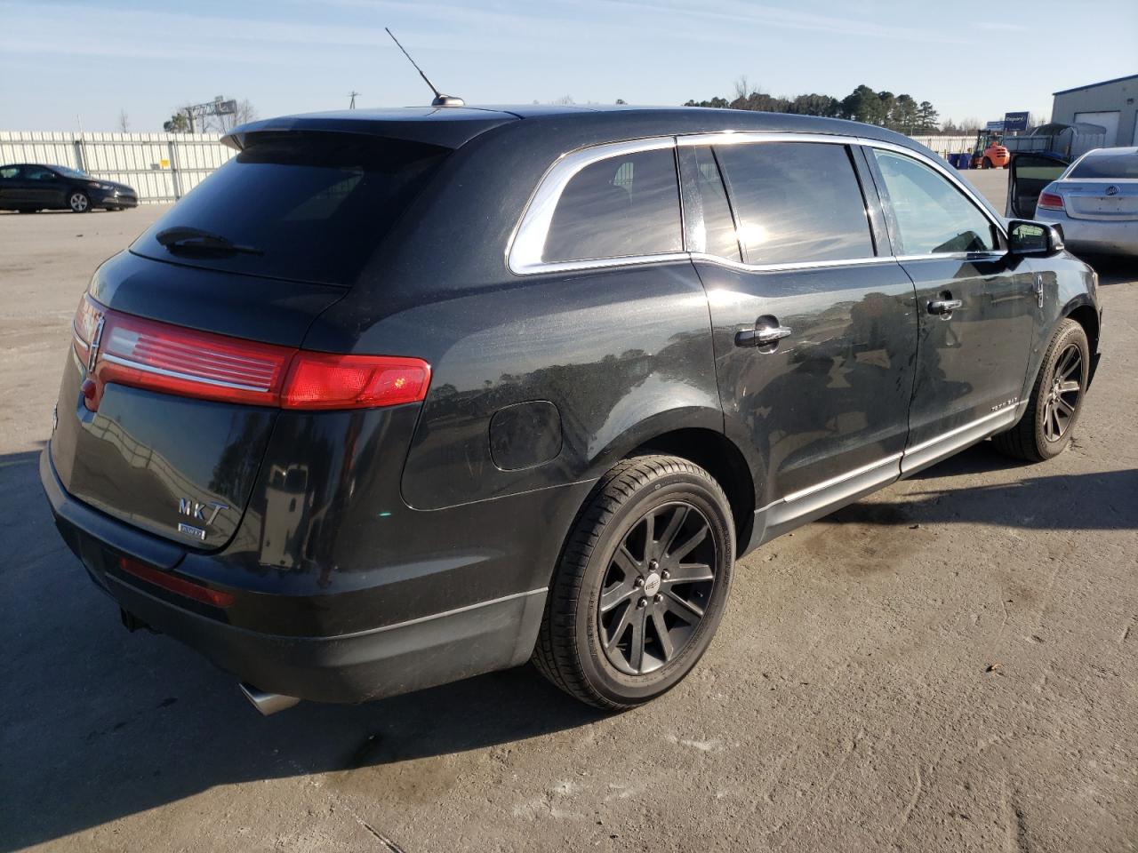 Photo 4 from auction – 2014 LINCOLN MKT with VIN 2LMHJ5NK8EBL57732