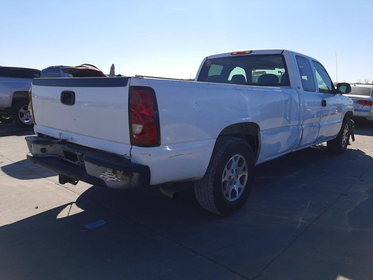 Photo 4 from auction – 2005 CHEVROLET SILVERADO with VIN 1GCEC19VX5E273393