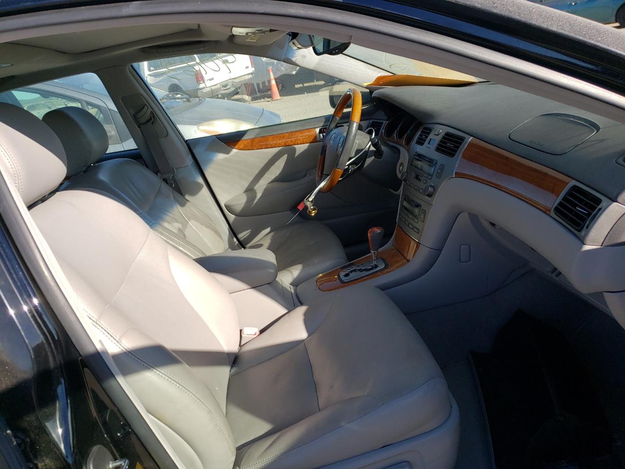 Photo 5 from auction – 2005 LEXUS ES 330 with VIN JTHBA30GX55128730