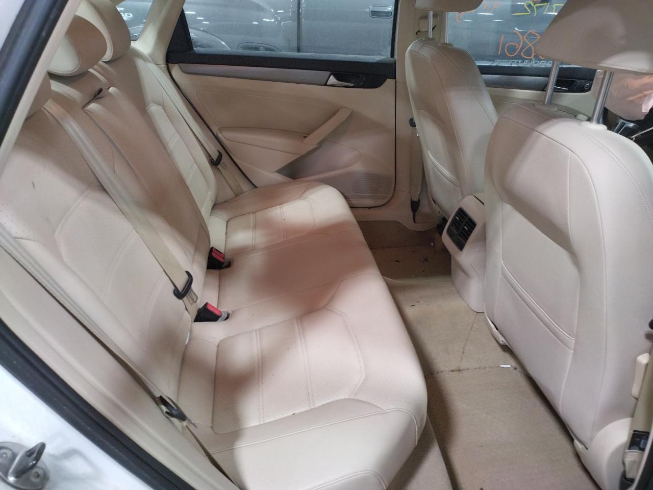 Photo 6 from auction – 2014 VOLKSWAGEN PASSAT SE with VIN 1VWBN7A32EC093201