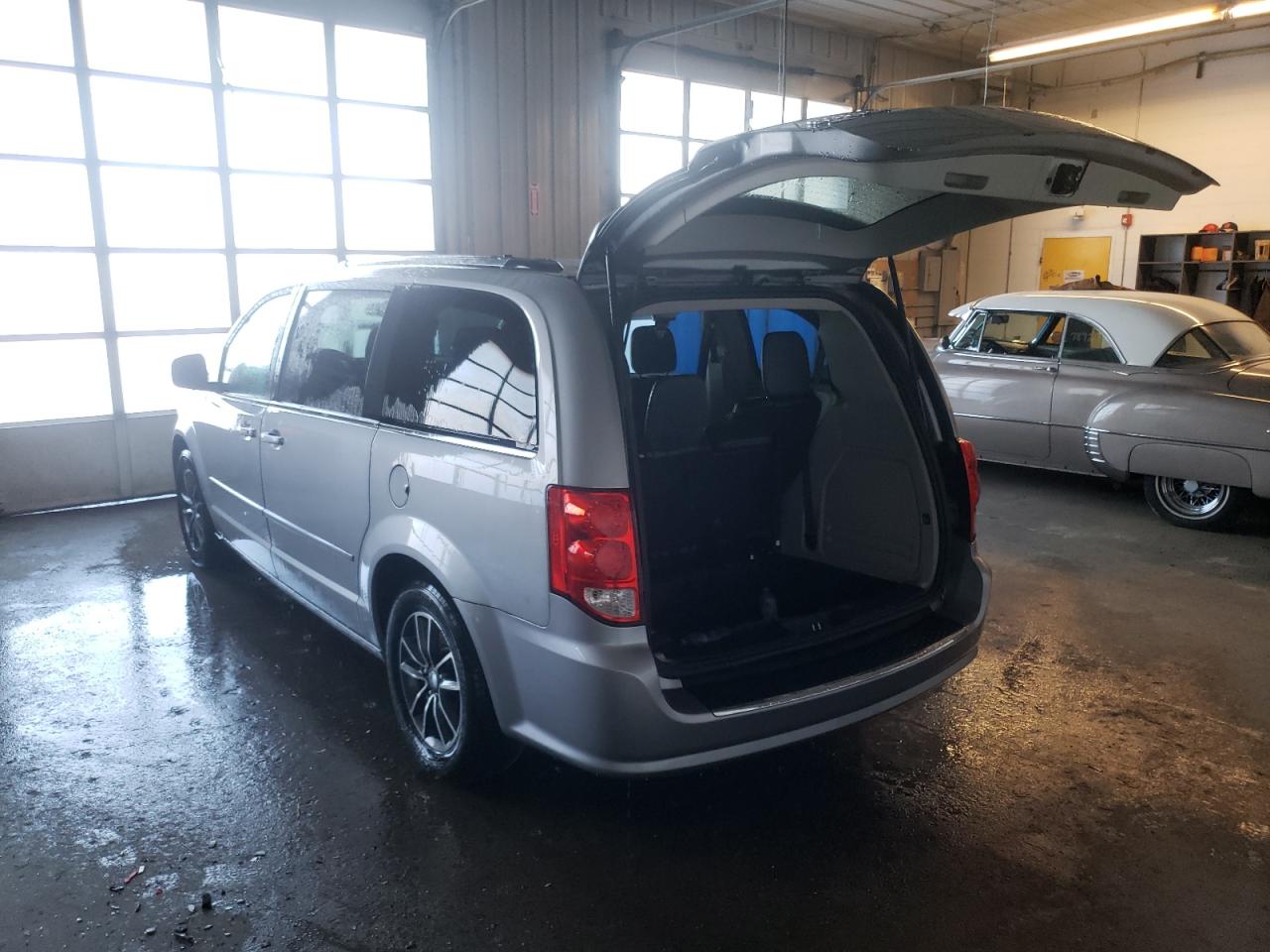 Photo 3 from auction – 2017 DODGE GRAND CARA with VIN 2C4RDGCG2HR859962