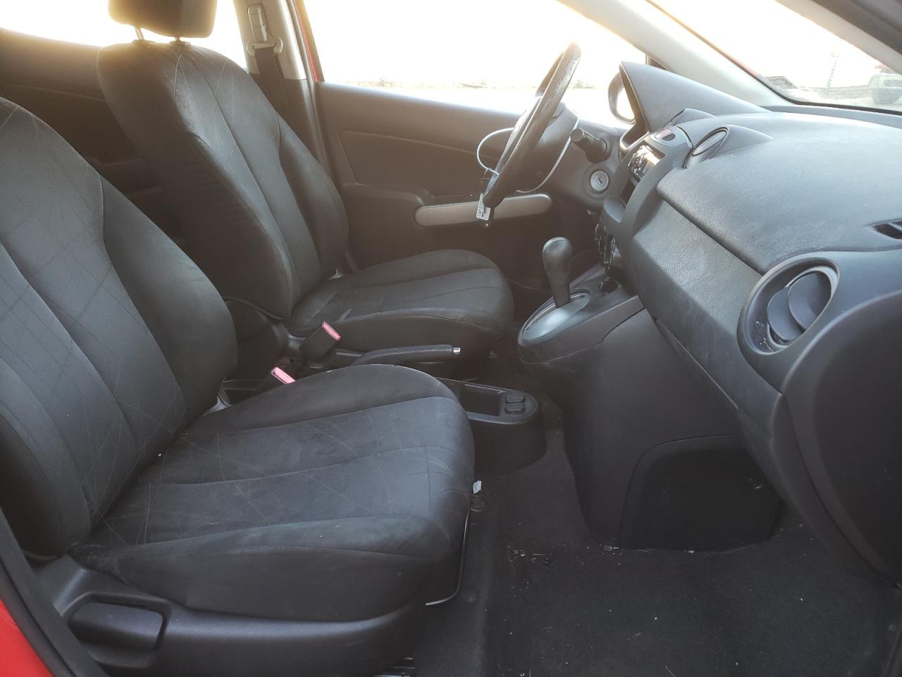 Photo 5 from auction – 2013 MAZDA MAZDA2 with VIN JM1DE1KY2D0156476