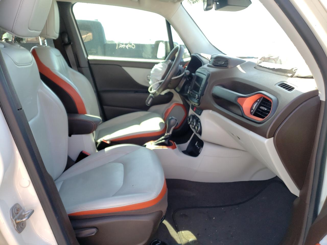 Photo 5 from auction – 2015 JEEP RENEGADE L with VIN ZACCJADT9FPC37352