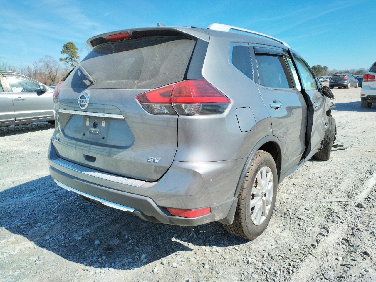 Photo 4 from auction – 2017 NISSAN ROGUE S with VIN 5N1AT2MT5HC885135