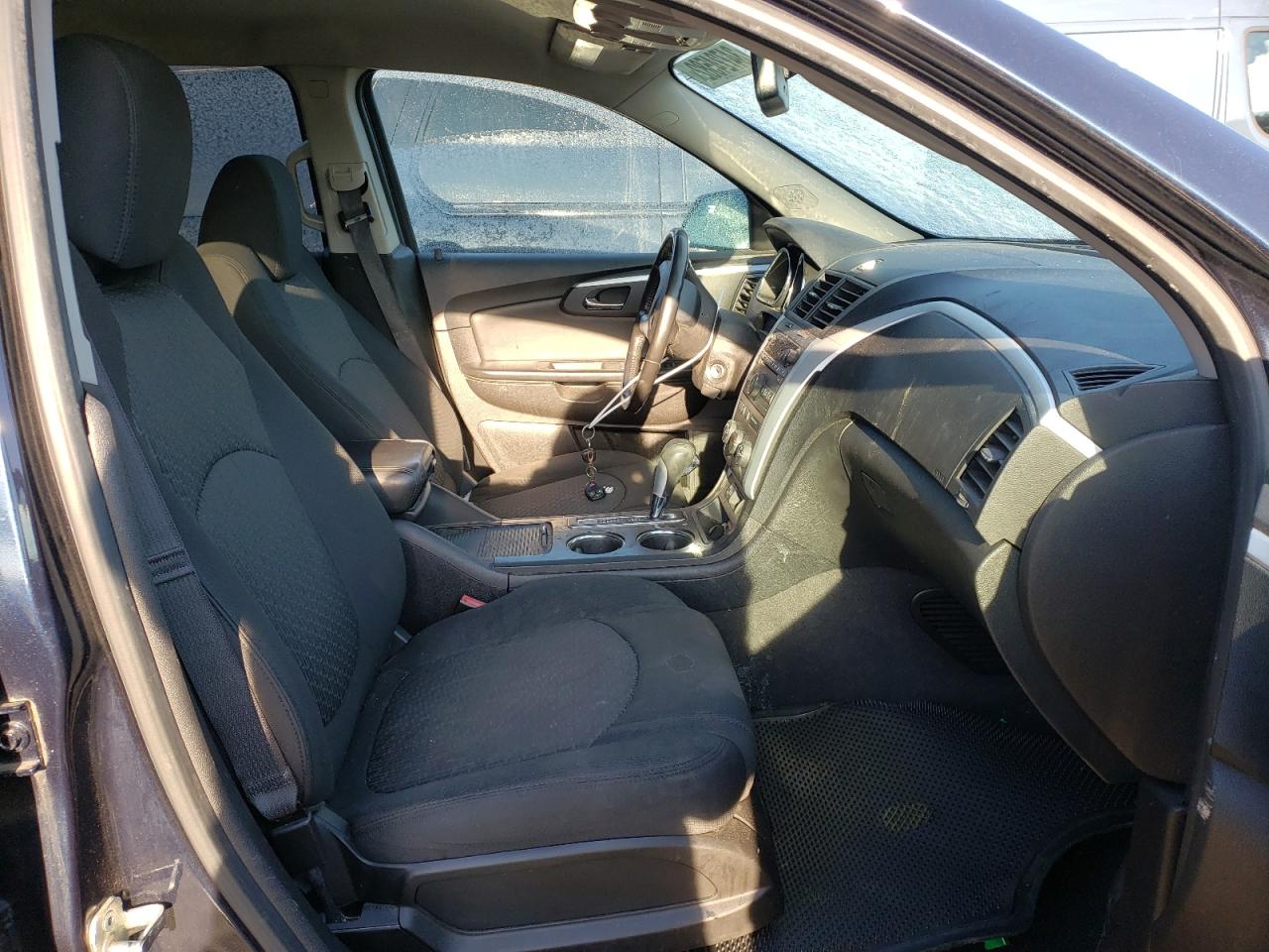 Photo 5 from auction – 2011 CHEVROLET TRAVERSE L with VIN 1GNKRGED5BJ416570
