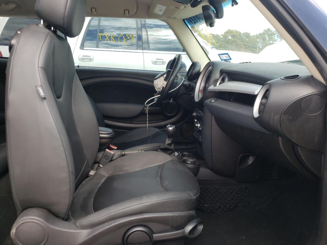 Photo 5 from auction – 2011 MINI COOPER with VIN WMWSU3C54BTX96532
