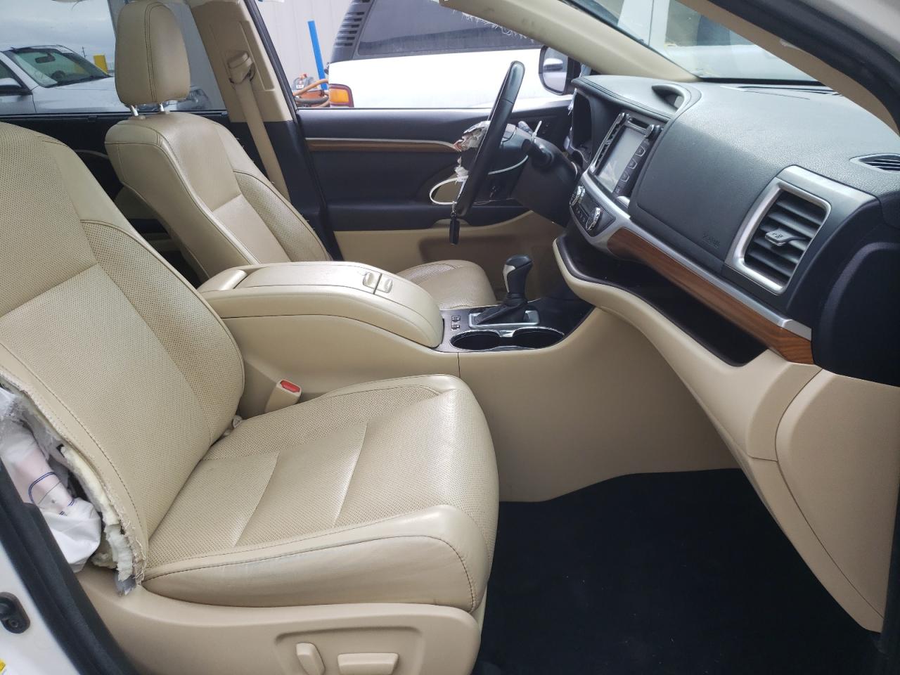 Photo 5 from auction – 2018 TOYOTA HIGHLANDER with VIN 5TDDZRFH7JS800611