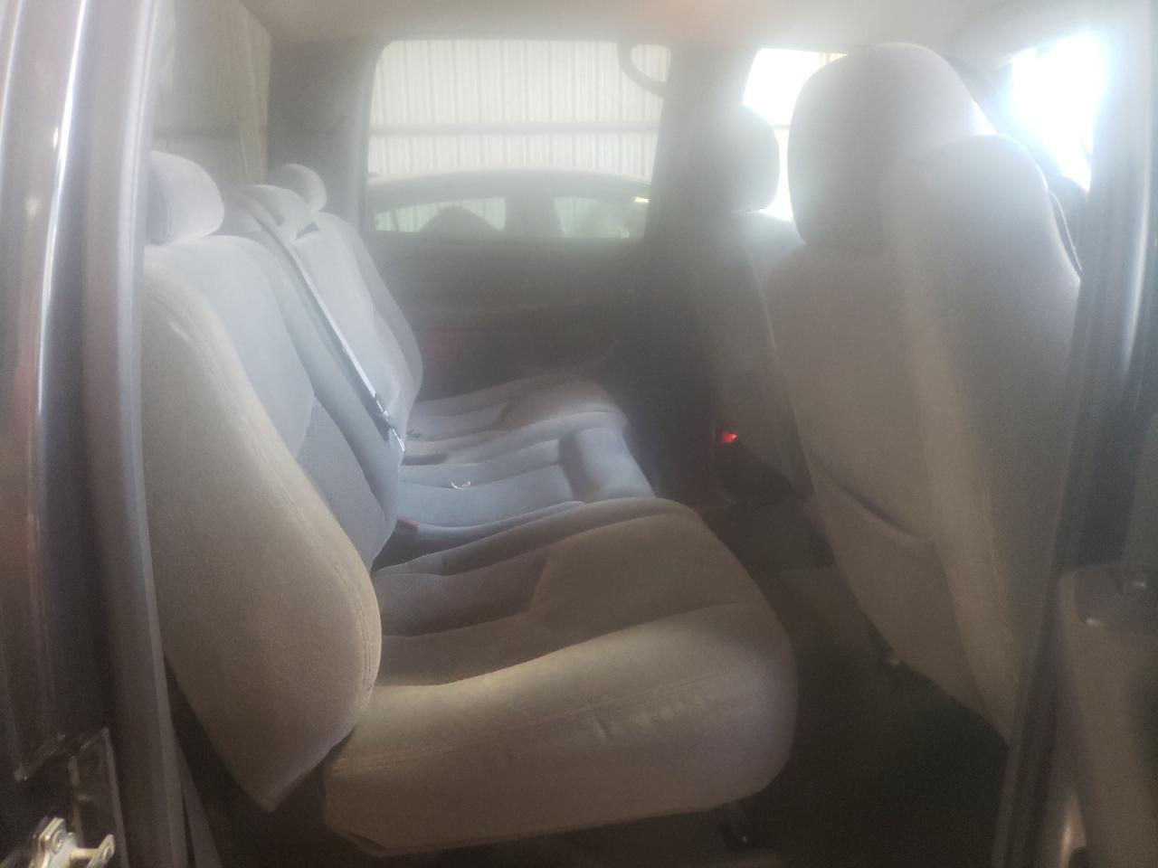 Photo 6 from auction – 2004 CHEVROLET SILVERADO with VIN 2GCEC13T741325571