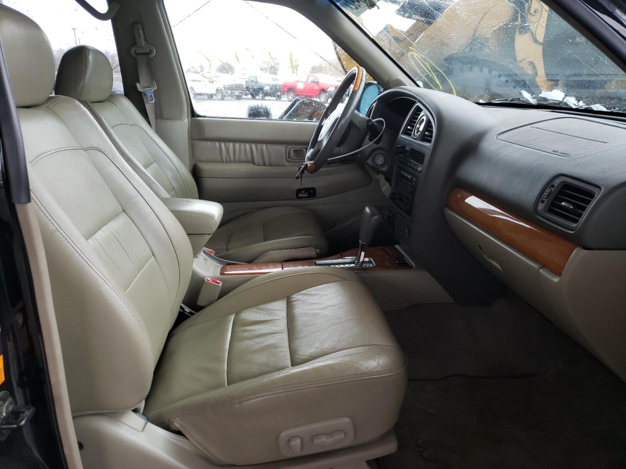 Photo 5 from auction – 2002 INFINITI QX4 with VIN JNRDR09Y82W256273