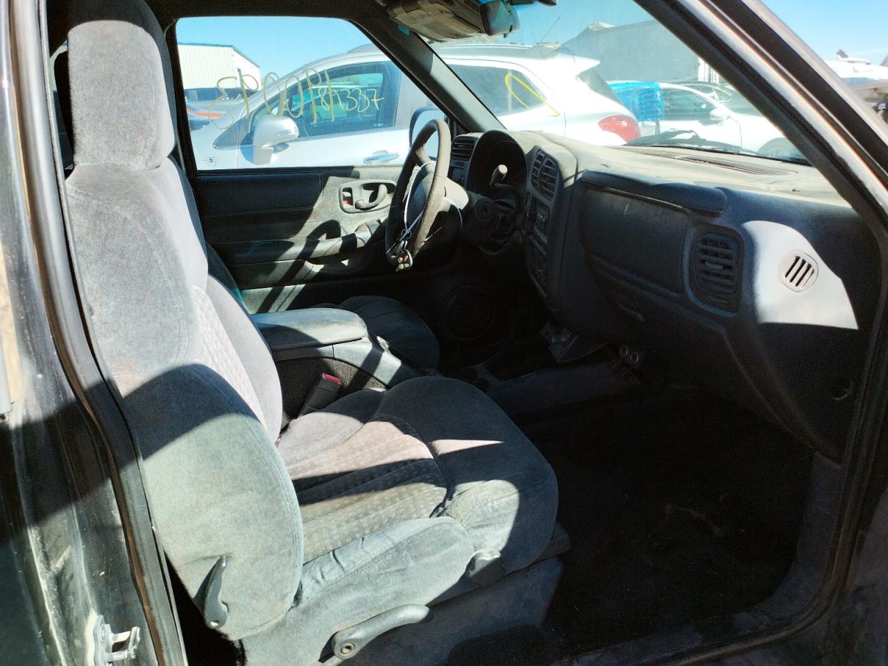 Фото 5 с аукциона – 2001 CHEVROLET BLAZER с VIN 1GNCS18W81K228749