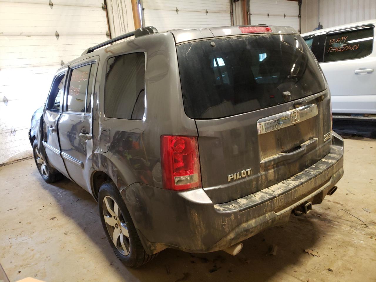 Photo 3 from auction – 2015 HONDA PILOT TOUR with VIN 5FNYF4H95FB022419