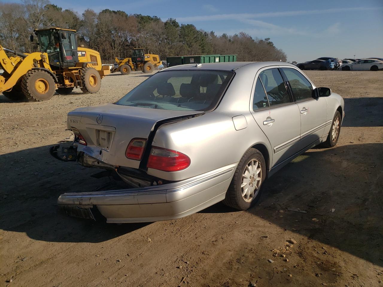 Photo 4 from auction – 2001 MERCEDES-BENZ E 320 with VIN WDBJF65J81B289589