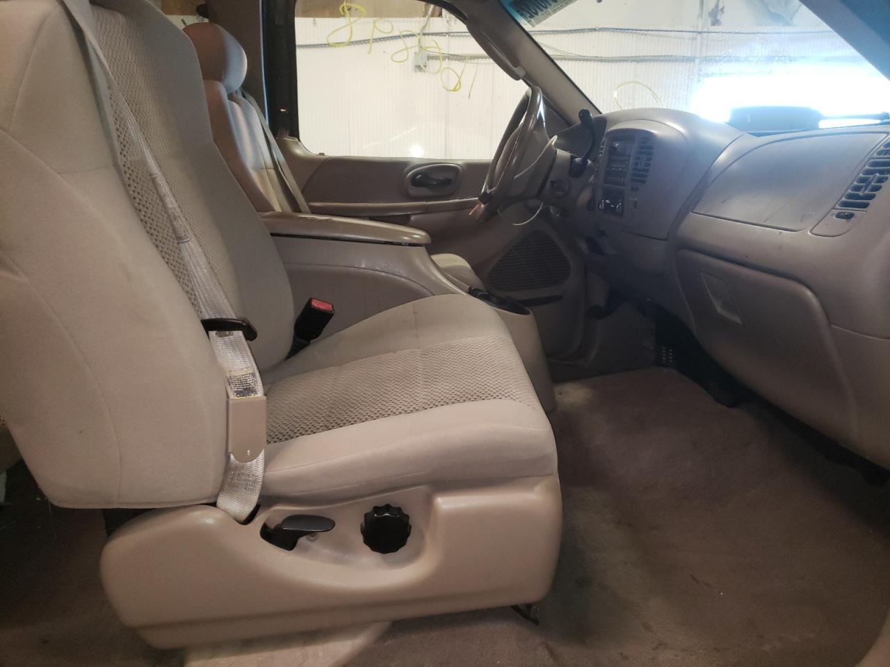 Photo 5 from auction – 2003 FORD F150 with VIN 2FTRX18L33CA01129
