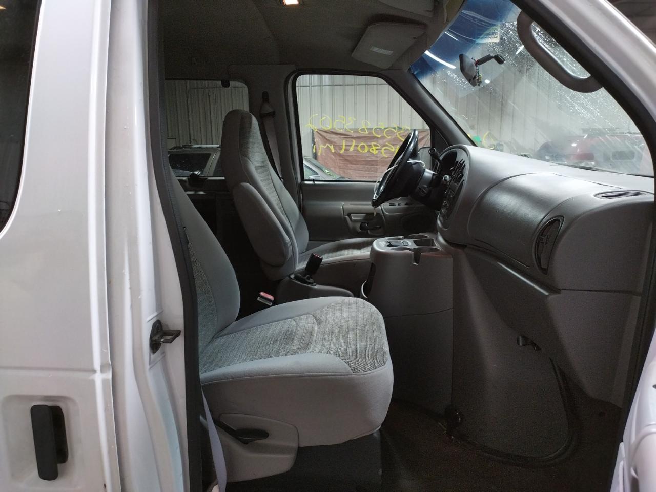 Photo 5 from auction – 2001 FORD ECONOLINE with VIN 1FBSS31L41HB46356