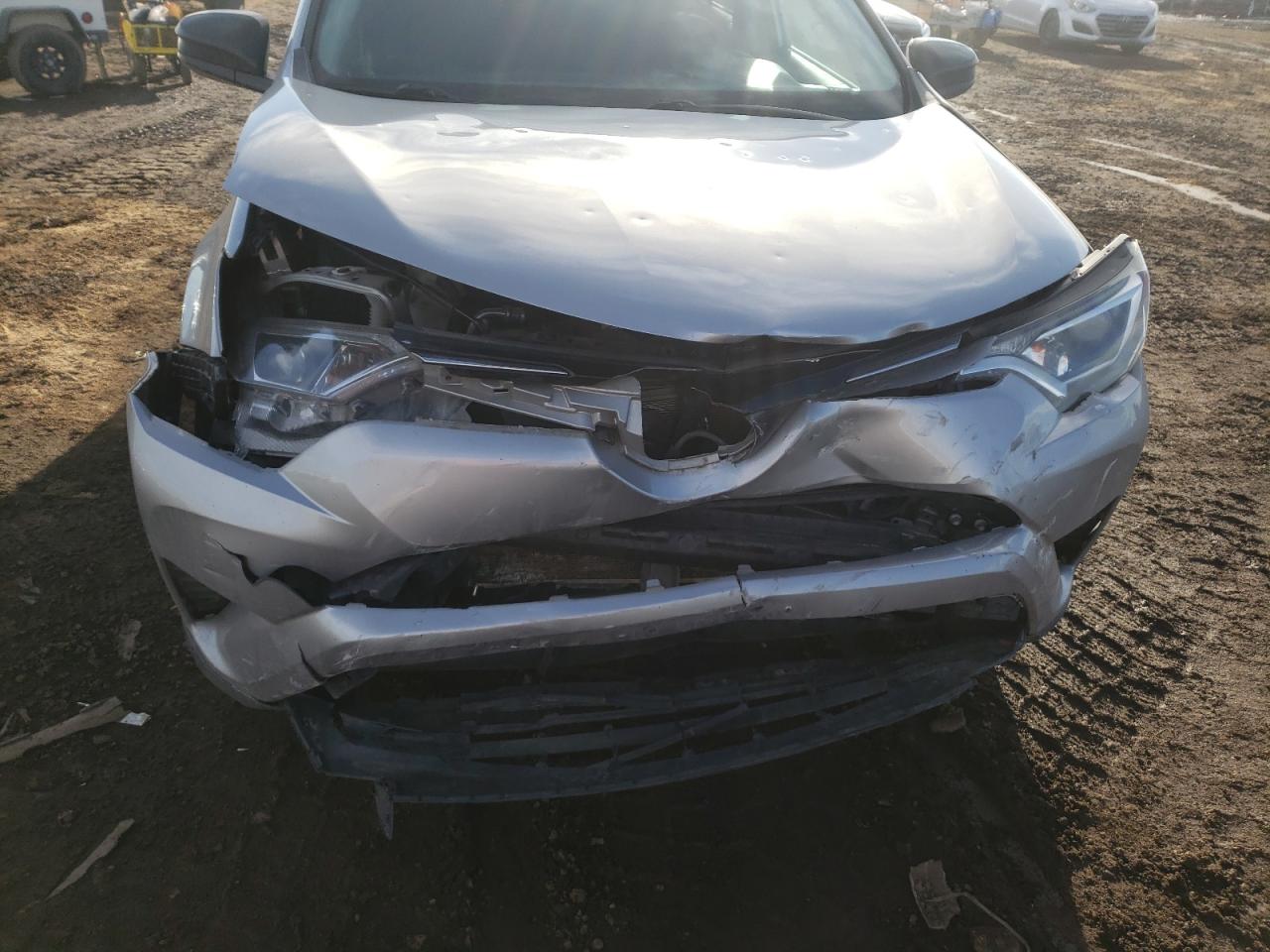 Photo 9 from auction – 2018 TOYOTA RAV4 LE with VIN 2T3BFREV8JW757368