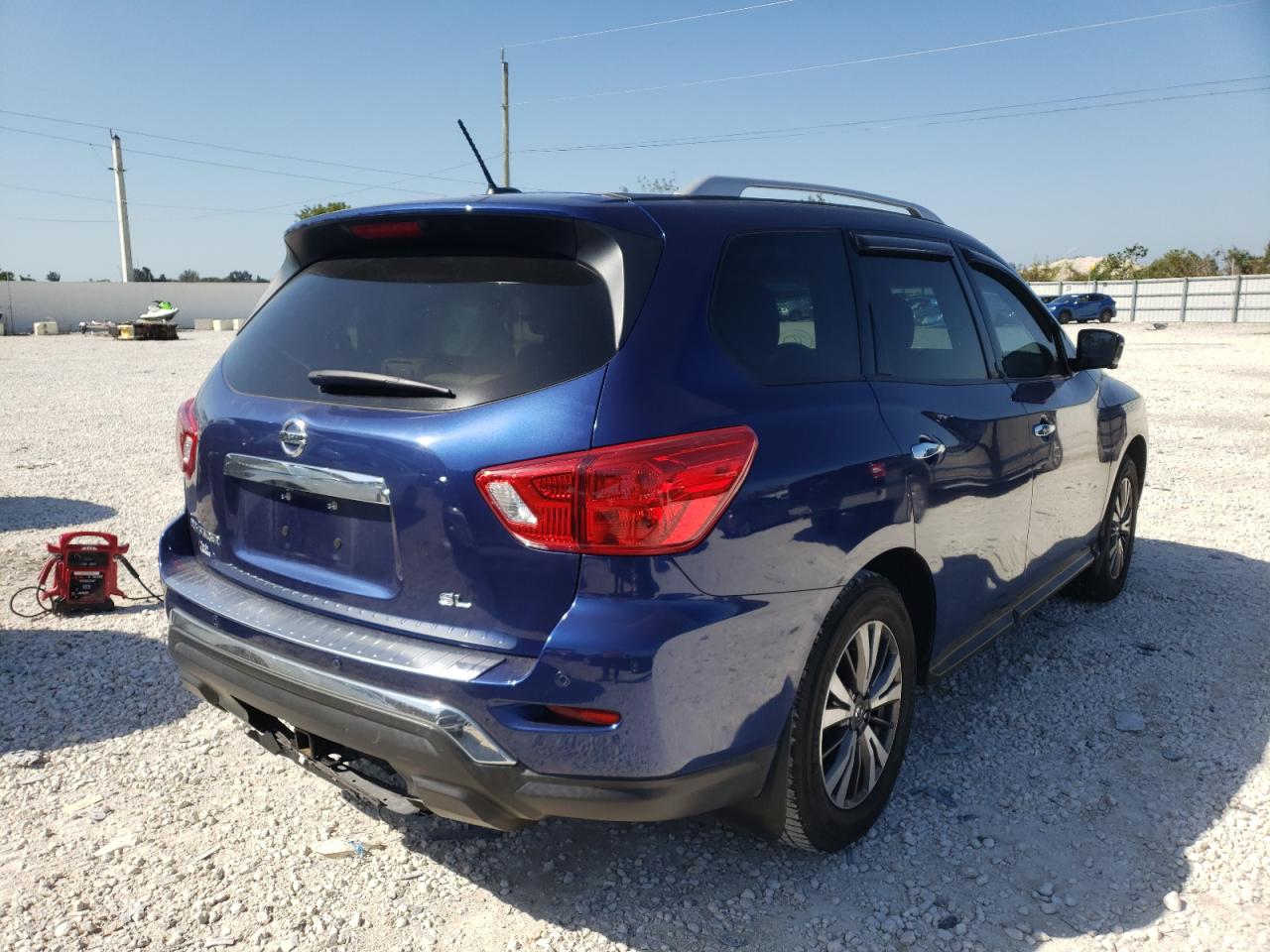 Photo 4 from auction – 2017 NISSAN PATHFINDER with VIN 5N1DR2MN1HC605806