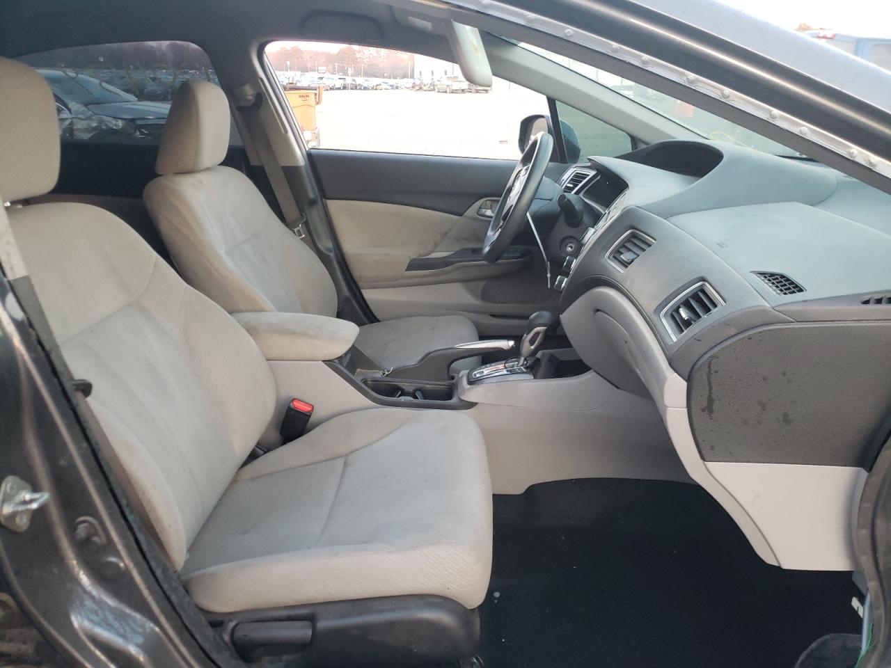 Photo 5 from auction – 2013 HONDA CIVIC LX with VIN 2HGFB2F53DH548211