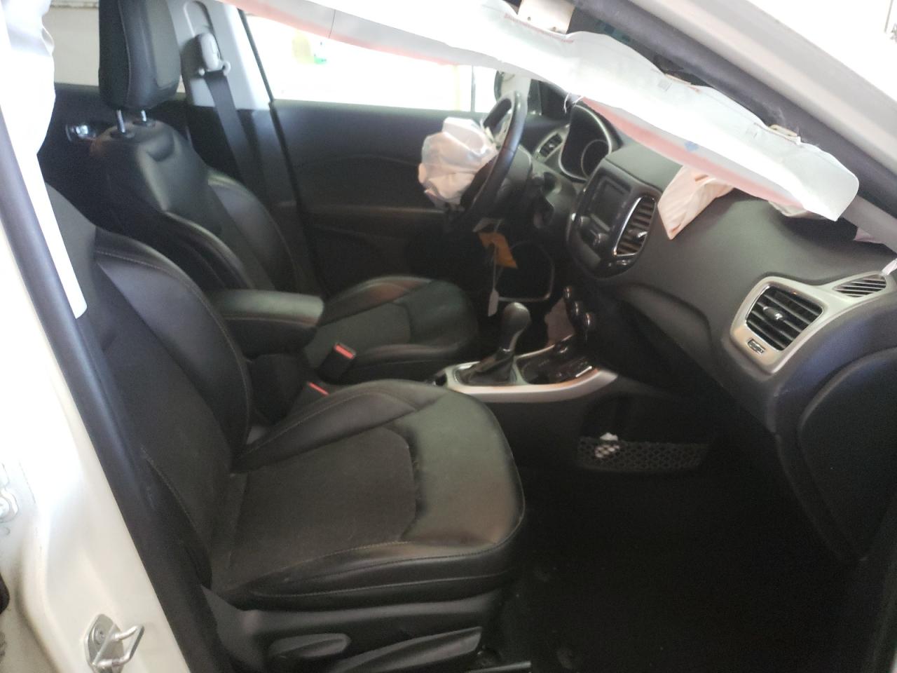 Photo 5 from auction – 2018 JEEP COMPASS LA with VIN 3C4NJDBB3JT246635