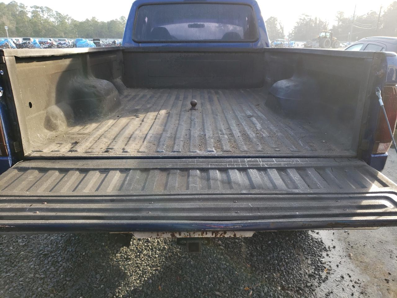Photo 6 from auction – 1996 FORD F250 with VIN 1FTHX26F5TEB33611