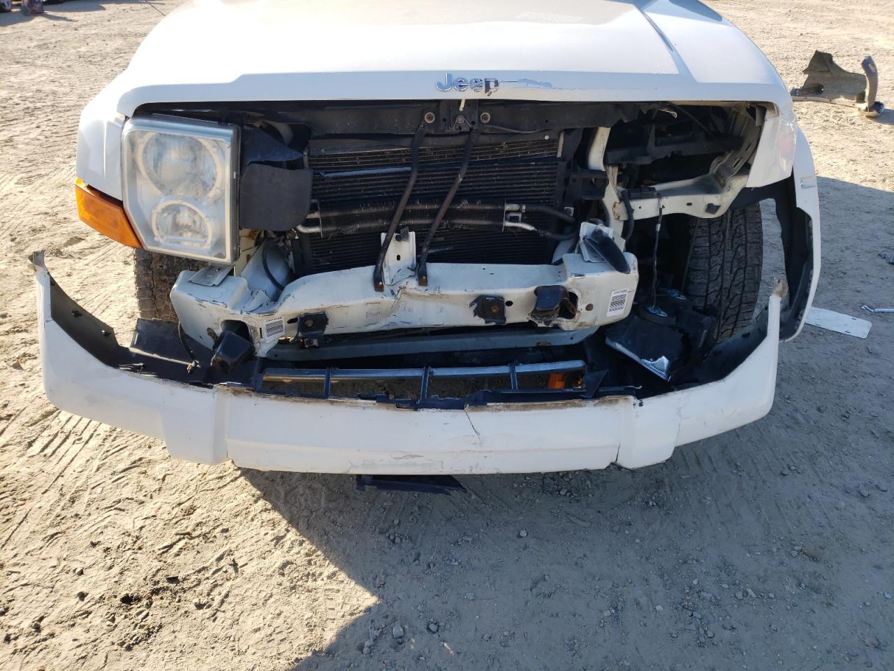 Photo 9 from auction – 2006 JEEP COMMANDER with VIN 1J8HG58N86C305970