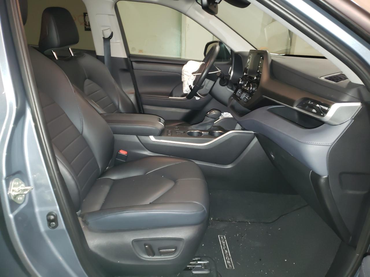 Photo 5 from auction – 2020 TOYOTA HIGHLANDER with VIN 5TDGZRAH9LS017877