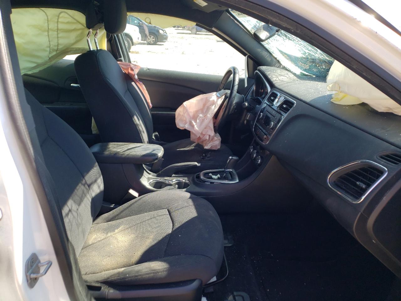 Photo 5 from auction – 2014 CHRYSLER 200 S with VIN 1C3CCBBGXEN131879